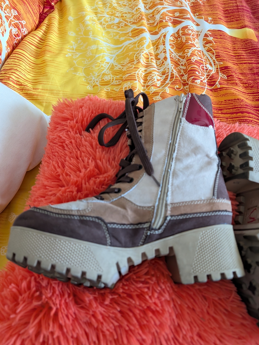 Bamboo Brand Chunky Platform Lace-Up Women's Boot in Beige and Brown Size 7.5